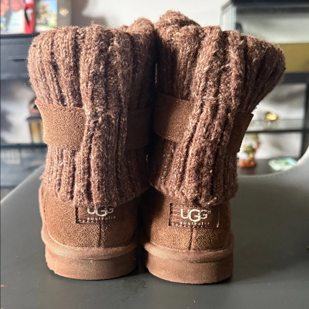 UGG Cambridge Boot, Kids Size 5